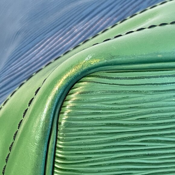 Louis Vuitton 1992 Vintage Bi-Color Epi Leather Petit Noé Bucket Bag - Preowned - Picture 9 of 16